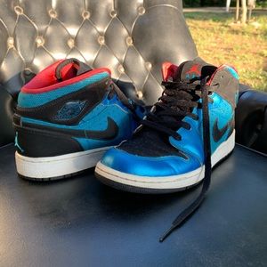 Air Jordan, Color: metallic blue & black with red inside & white accents,Size:7y